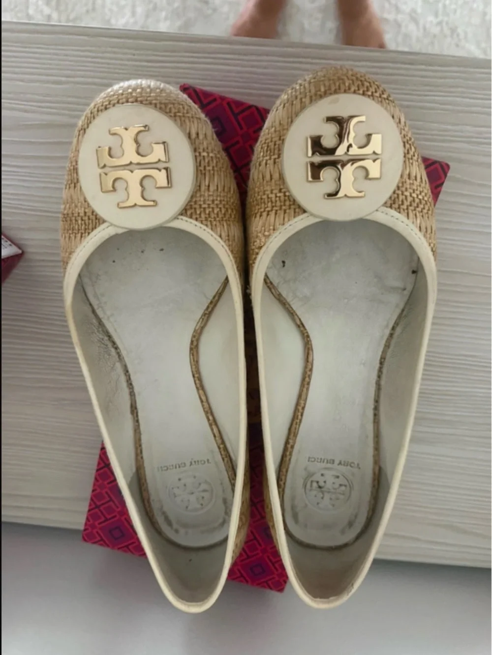 Tory Burch Flats: CHELSEA BALLET-PRINT HAIRCALF/GROSGRAIN Raffia